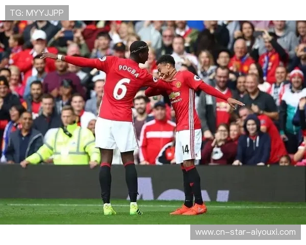 曼联球迷齐唱胜利之歌！