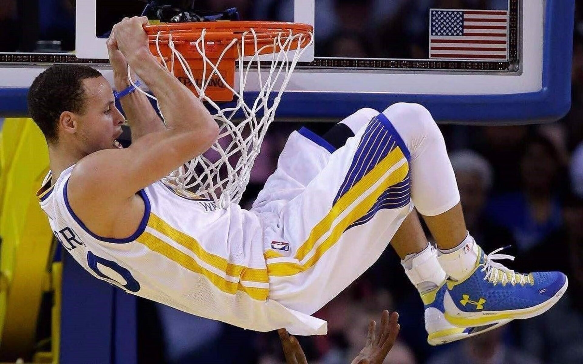 球员家属的看台专座：坐在那里，比上场还紧张，nba球员家属看球要买买票吗